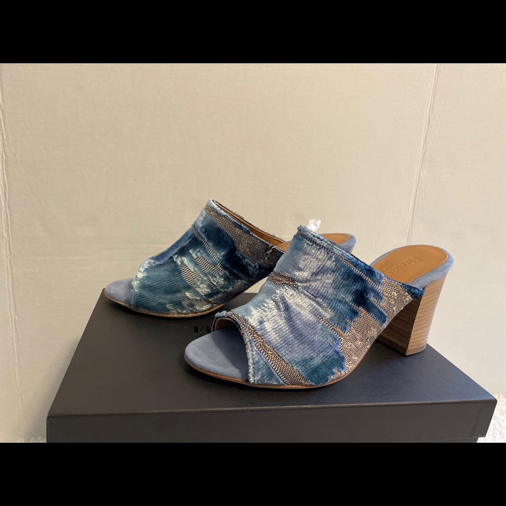 Woman’s Garbo mid heels slip on shoes new box